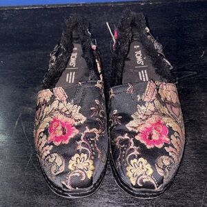 TOMS Alpargata Black Floral Brocade Faux Fur Slip‑On Sz 8